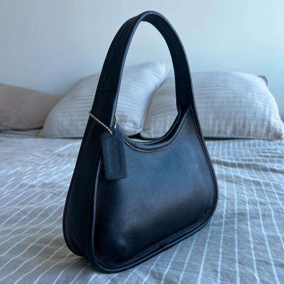 Vintage Coach Mini Ergo Bag 9027 in Black Leather - Picture 3 of 10